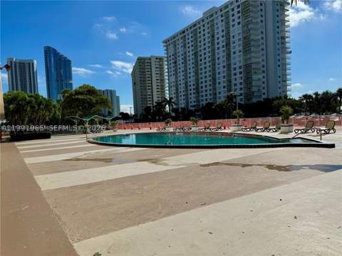 400 Kings Point Dr 609, Sunny Isles Beach FL - photo 23 of 31