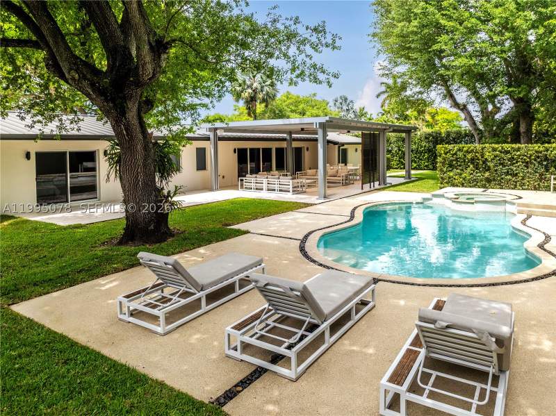 4 bedroom SingleFamilyResidence at 8525 SW 54th Ct, Snapper Creek Village Amd, Miami — photo 2