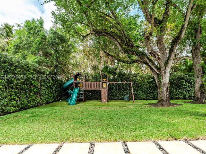 4 bedroom SingleFamilyResidence at 8525 SW 54th Ct, Snapper Creek Village Amd, Miami — photo 4