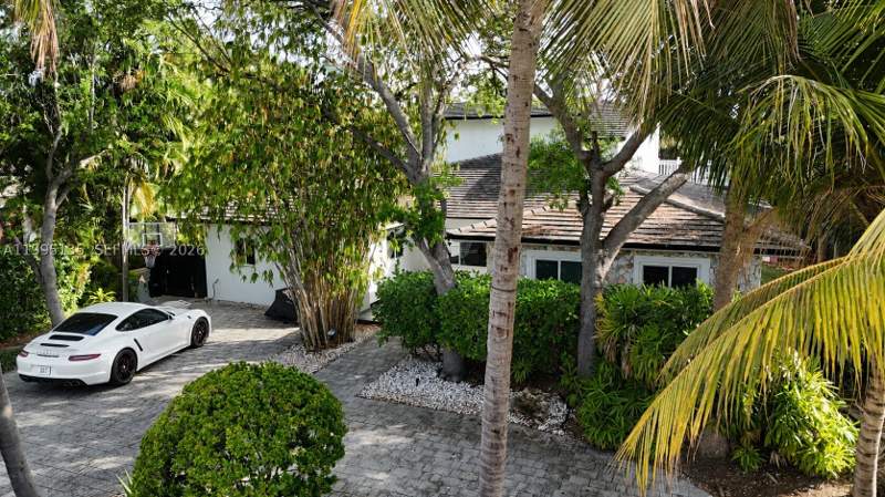 5 bedroom SingleFamilyResidence at 1895 NE 118th Rd, Sans Souci Estates - San, North Miami — photo 2