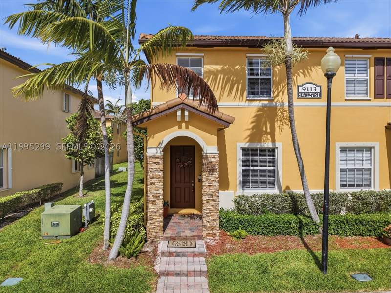 2 bedroom Townhouse at 9113 SW 227th St 1, Lakes By The Bay Eve Repl, Cutler Bay — photo 3