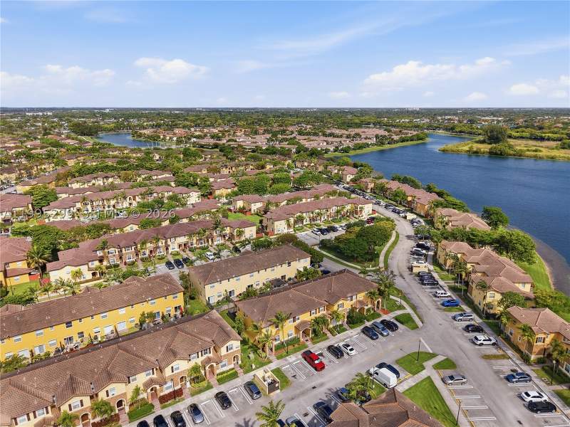 2 bedroom Townhouse at 9113 SW 227th St 1, Lakes By The Bay Eve Repl, Cutler Bay — photo 5
