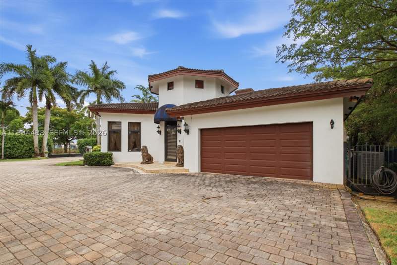 6 bedroom SingleFamilyResidence at 6200 SW 97th Ave, Subdivision Of, Miami — photo 3