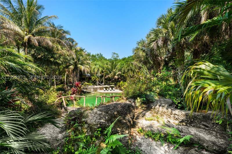 3 bedroom SingleFamilyResidence at 15000 SW 200th St, Breezy Oaks, Miami — photo 3