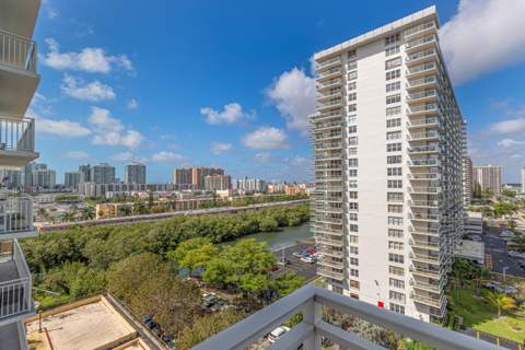 210 174th Street 1110, Sunny Isles Beach FL - photo 19 of 39