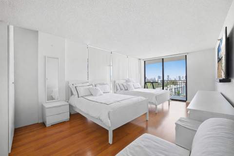 210 174th Street 1110, Sunny Isles Beach FL - photo 21 of 39