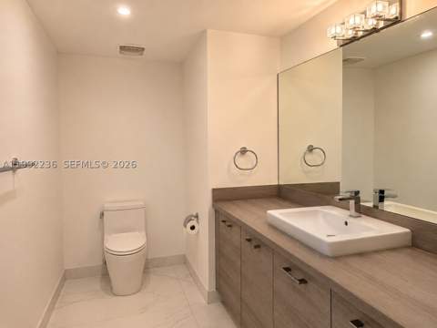 400 Sunny Isles Blvd 819, Sunny Isles Beach FL - photo 10 of 30