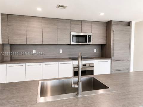 400 Sunny Isles Blvd 819, Sunny Isles Beach FL - photo 7 of 30