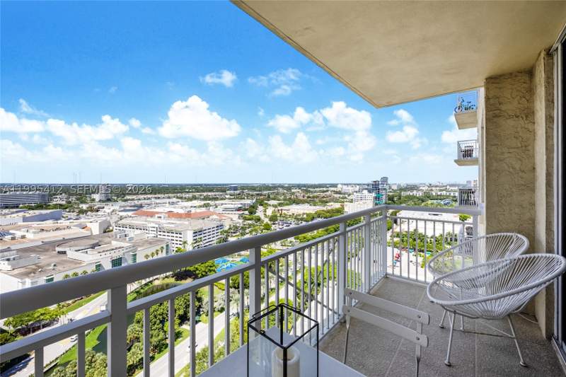 2 bedroom Condominium at 19501 W Country Club Dr 2412, Turnberry On The Green Co, Aventura — photo 3