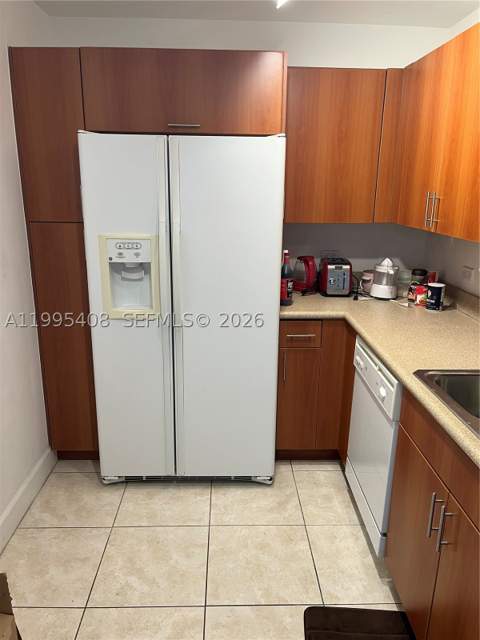 7501 E Treasure Dr 8A, North Bay Village FL - photo 15 of 35
