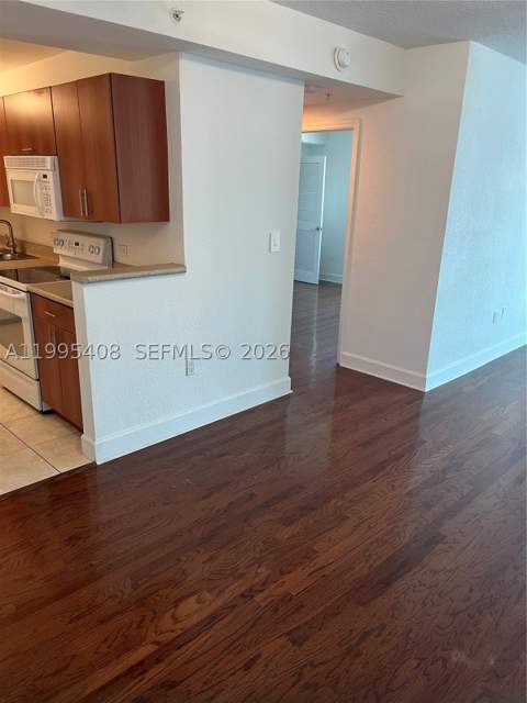 7501 E Treasure Dr 8A, North Bay Village FL - photo 6 of 35