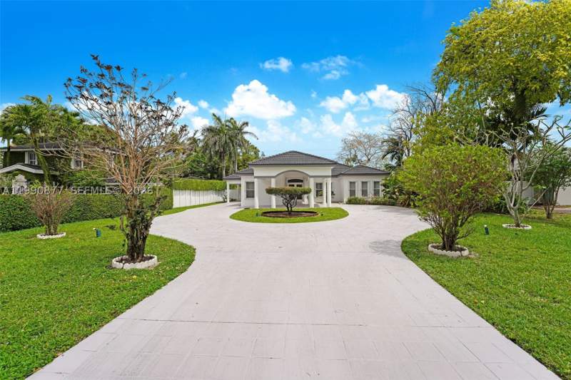 5 bedroom SingleFamilyResidence at 69 S Royal Poinciana Boulevard, REV PL SEC 2 CC ESTATES, Miami Springs — photo 1