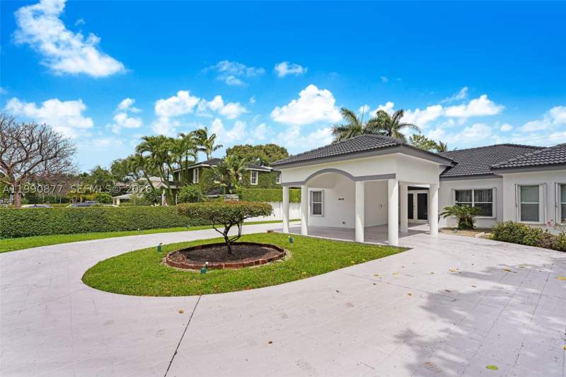 5 bedroom SingleFamilyResidence at 69 S Royal Poinciana Boulevard, REV PL SEC 2 CC ESTATES, Miami Springs — photo 2