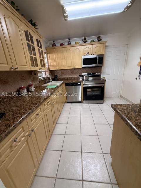 5223 NW 168th Ter, Miami Gardens FL - photo 10 of 60
