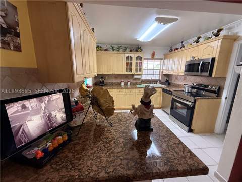 5223 NW 168th Ter, Miami Gardens FL - photo 11 of 60
