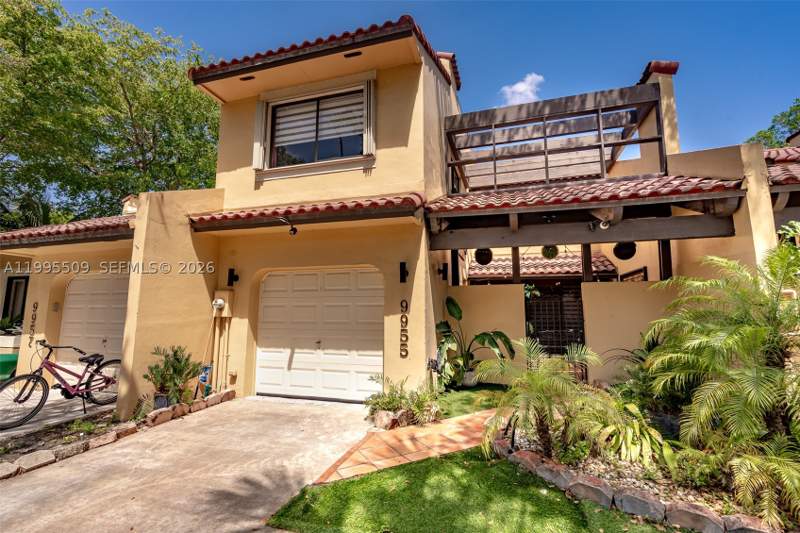 3 bedroom Townhouse at 9955 Costa Del Sol Blvd H-108B, Costa Del Sol Condo F, Doral — photo 2