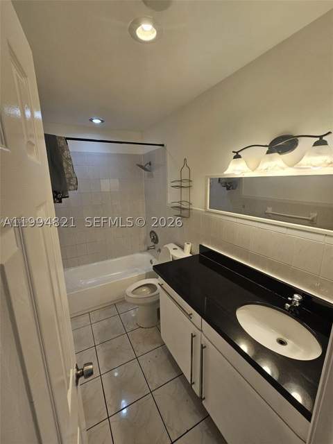 6055 W 19th 209, Hialeah FL - photo 8 of 12