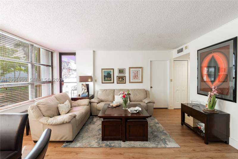 1 bedroom Condominium at 1440 Brickell Bay Dr 201, Brickell Shores Condo, Miami — photo 4