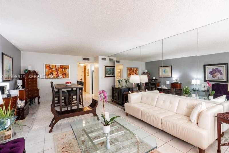 2 bedroom Condominium at 1440 Brickell Bay Dr 203, Brickell Shores Condo, Miami — photo 3