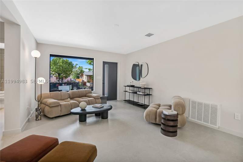 4 bedroom SingleFamilyResidence at 6207 SW 10th St, Alameda, West Miami — photo 3