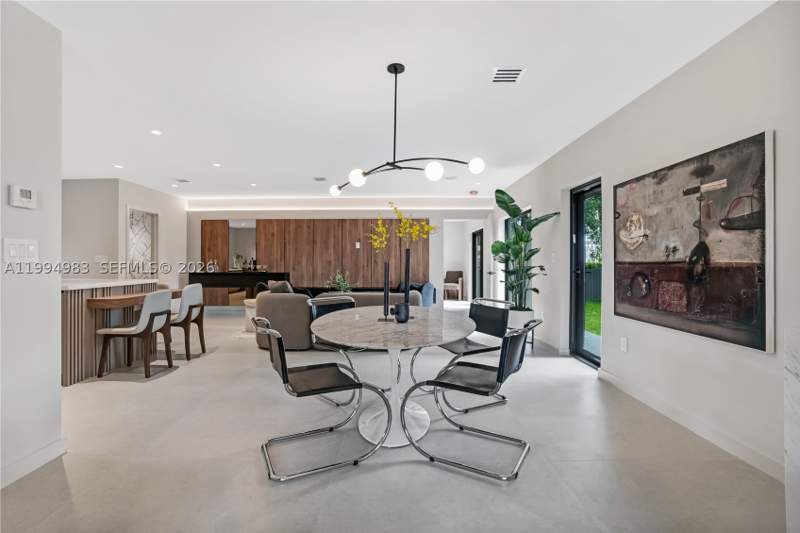 4 bedroom SingleFamilyResidence at 6207 SW 10th St, Alameda, West Miami — photo 4