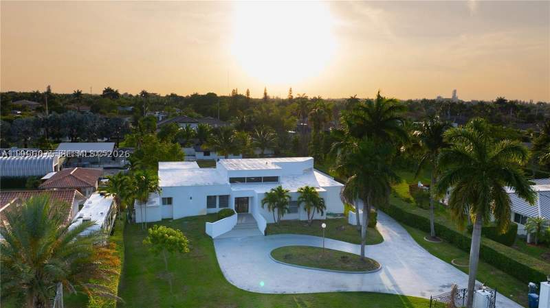 5 bedroom SingleFamilyResidence at 290 NW 125th Ave, Sweetwater Ests Sub, Miami — photo 3