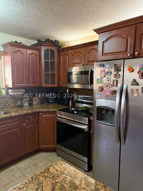 7477 NW 167th St, Hialeah FL - photo 10 of 24