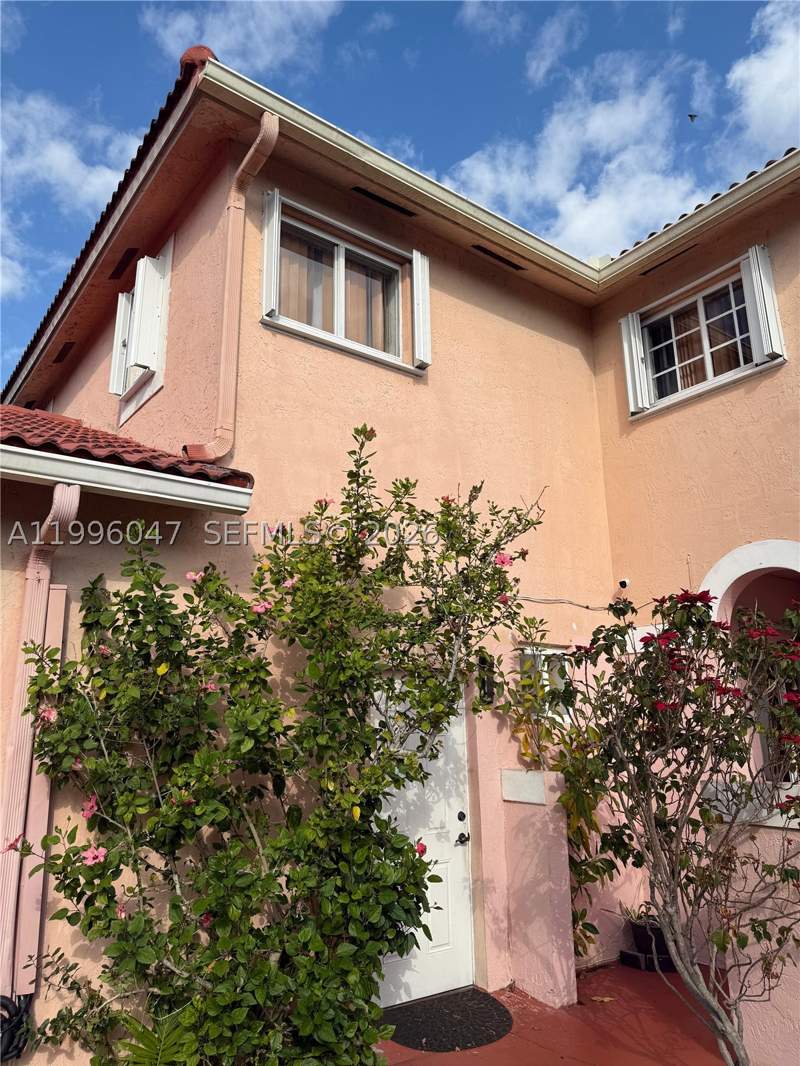 5 bedroom SingleFamilyResidence at 7477 NW 167th St, Turtle Run At Lakes Of Pa, Hialeah — photo 3