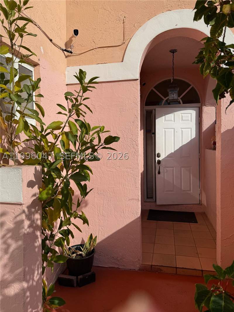5 bedroom SingleFamilyResidence at 7477 NW 167th St, Turtle Run At Lakes Of Pa, Hialeah — photo 4