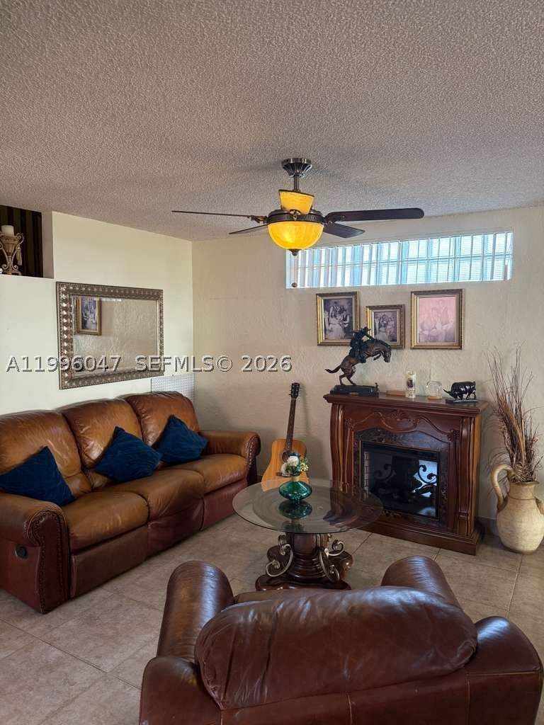 5 bedroom SingleFamilyResidence at 7477 NW 167th St, Turtle Run At Lakes Of Pa, Hialeah — photo 5