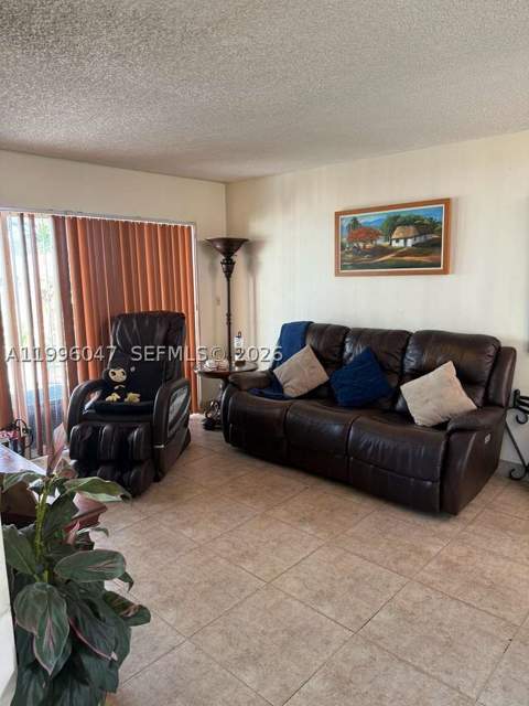 7477 NW 167th St, Hialeah FL - photo 6 of 24