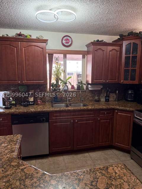 7477 NW 167th St, Hialeah FL - photo 9 of 24