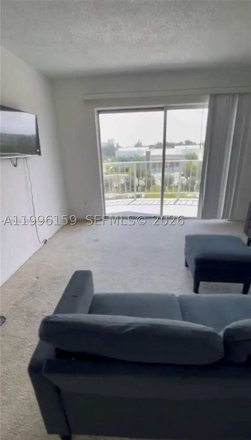 1 bedroom Condominium at 496 NW 165th St Rd D-611, Montecarlo Condo, Miami — photo 2