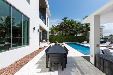 13145 Coronado Ln, North Miami FL - photo 11 of 56