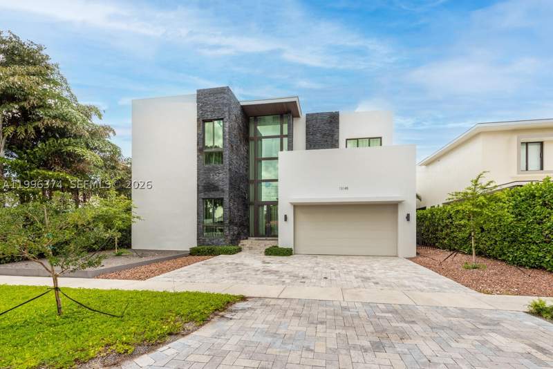 8 bedroom SingleFamilyResidence at 13145 Coronado Ln, Coronado Harbor, North Miami — photo 2