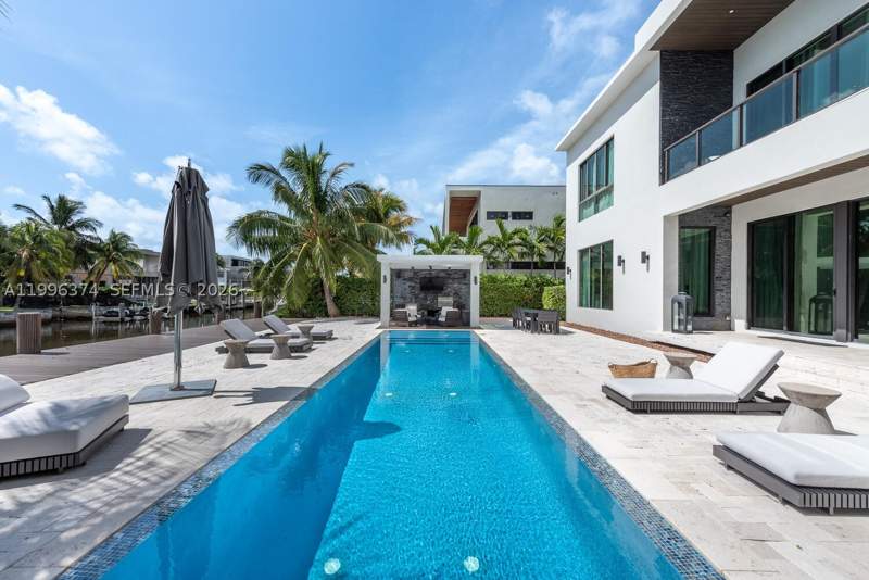 8 bedroom SingleFamilyResidence at 13145 Coronado Ln, Coronado Harbor, North Miami — photo 3
