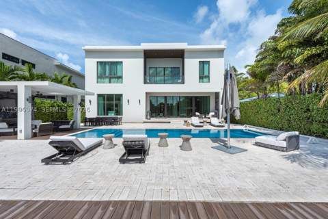13145 Coronado Ln, North Miami FL - photo 9 of 56