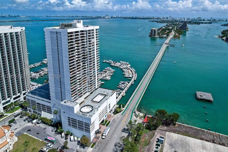 1 bedroom Condominium at 555 NE 15th St 15B, Venetia Condo, Miami — photo 2