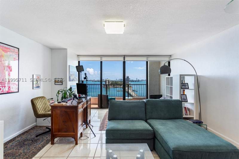 1 bedroom Condominium at 555 NE 15th St 15B, Venetia Condo, Miami — photo 3