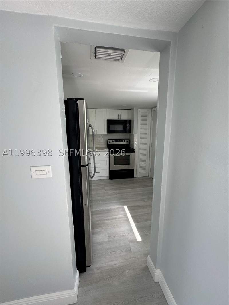 1 bedroom Condominium at 1398 NE 191st St C305, Second Forum Condo, Miami — photo 4