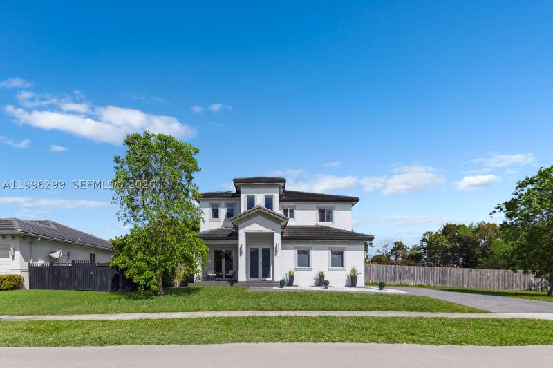 4 bedroom SingleFamilyResidence at 19781 SW 84th Ct, Costa Brava, Cutler Bay — photo 2