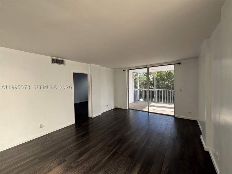 2 bedroom Condominium at 3660 NE 166th St 215, Eastern Shores White Hous, North Miami Beach — photo 3