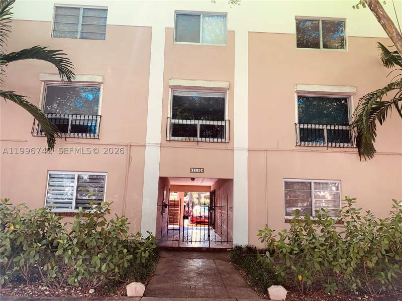 2 bedroom Condominium at 1110 Salzedo St 2C, Salzedo Manor Condo, Coral Gables — photo 2