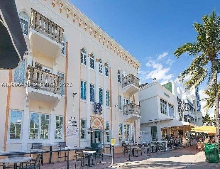 1 bedroom Condominium at 918 Ocean Dr 302, 918 Ocean Condo, Miami Beach — photo 2