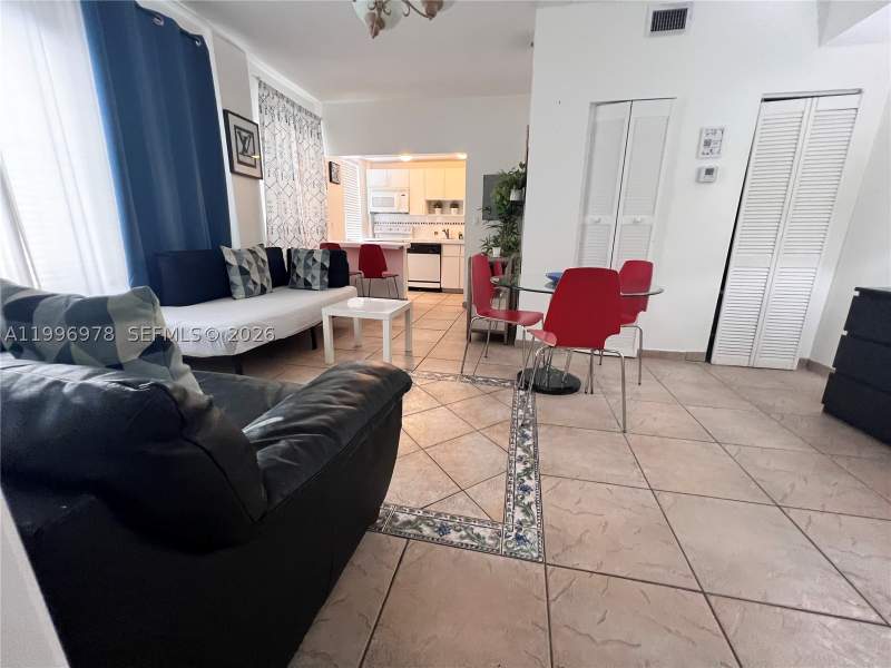 1 bedroom Condominium at 918 Ocean Dr 302, 918 Ocean Condo, Miami Beach — photo 4