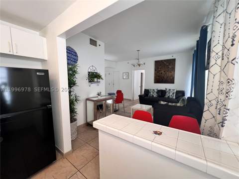 918 Ocean Dr 302, Miami Beach FL - photo 7 of 16