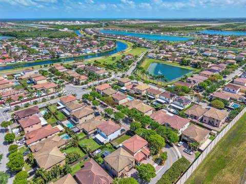 22525 SW 105th Ct, Cutler Bay FL - photo 6 of 50