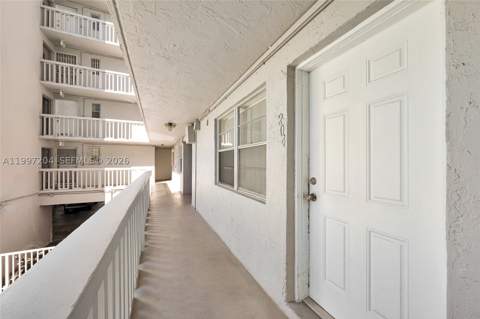 7620 Carlyle Ave 204, Miami Beach FL - photo 14 of 30