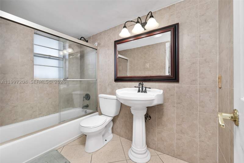 1 bedroom Condominium at 7620 Carlyle Ave 204, Carlyle Plaza Condo, Miami Beach — photo 4