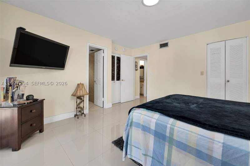 1 bedroom Condominium at 7620 Carlyle Ave 204, Carlyle Plaza Condo, Miami Beach — photo 5